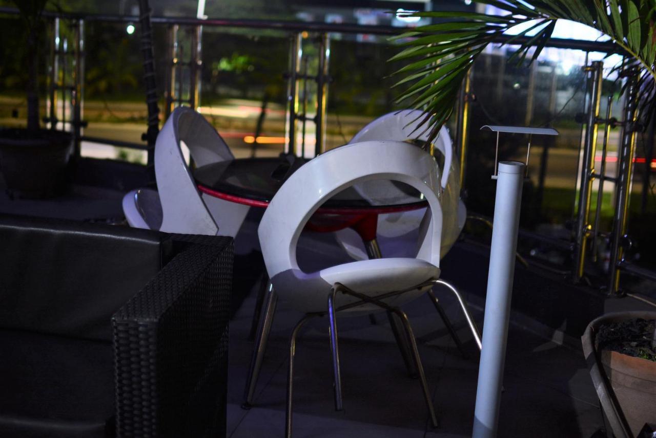 Caesar'S Luxury Hotel Леккі Екстер'єр фото