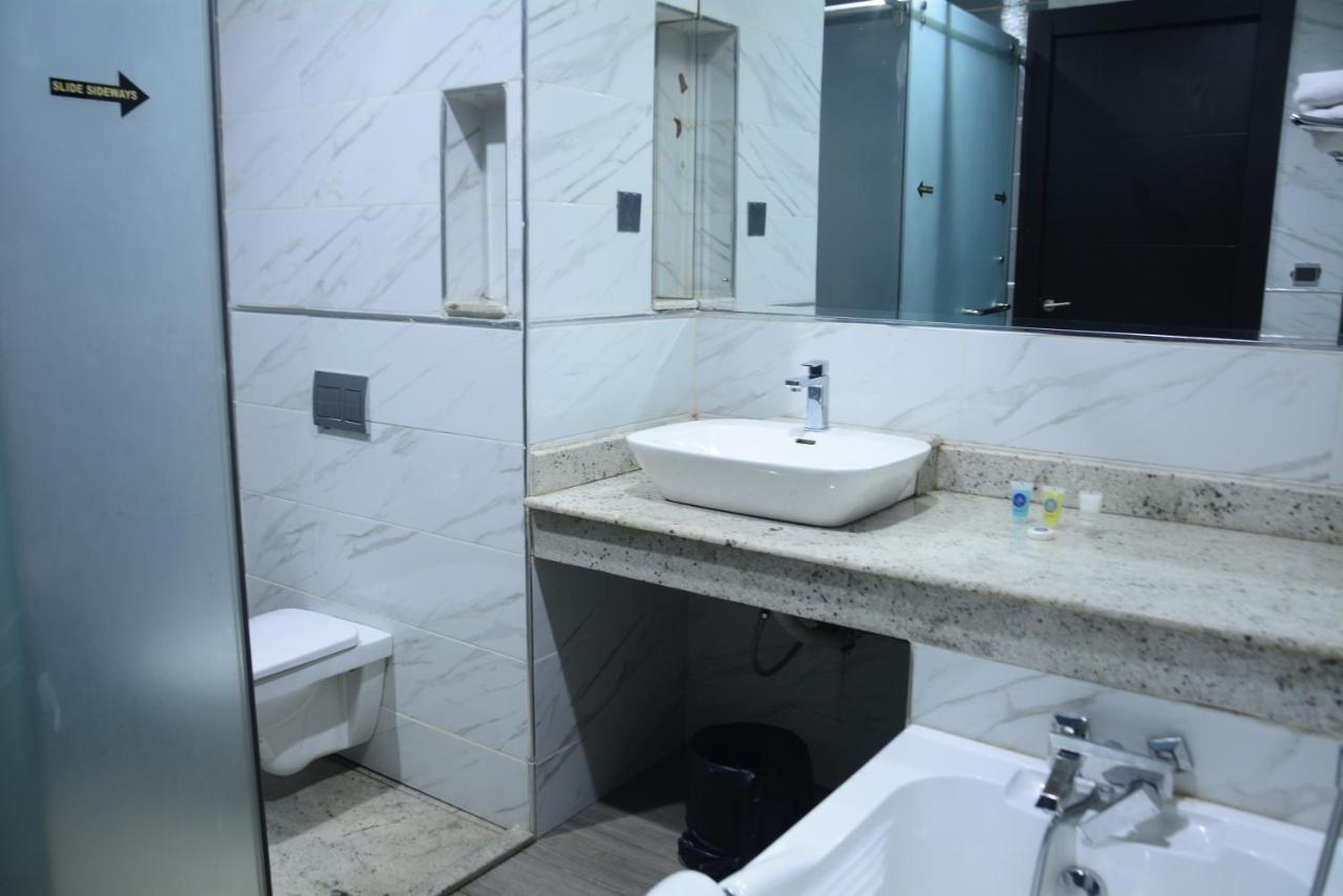 Caesar'S Luxury Hotel Леккі Екстер'єр фото