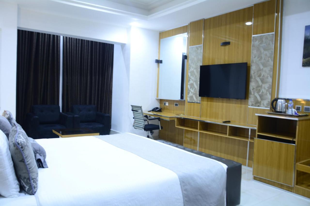 Caesar'S Luxury Hotel Леккі Екстер'єр фото