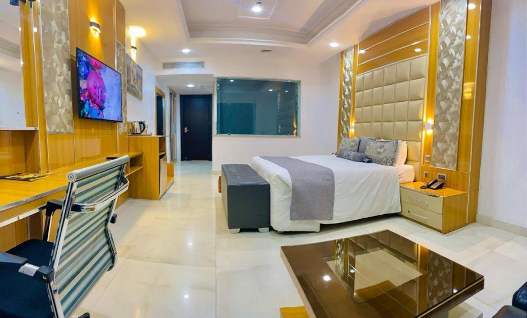 Caesar'S Luxury Hotel Леккі Екстер'єр фото