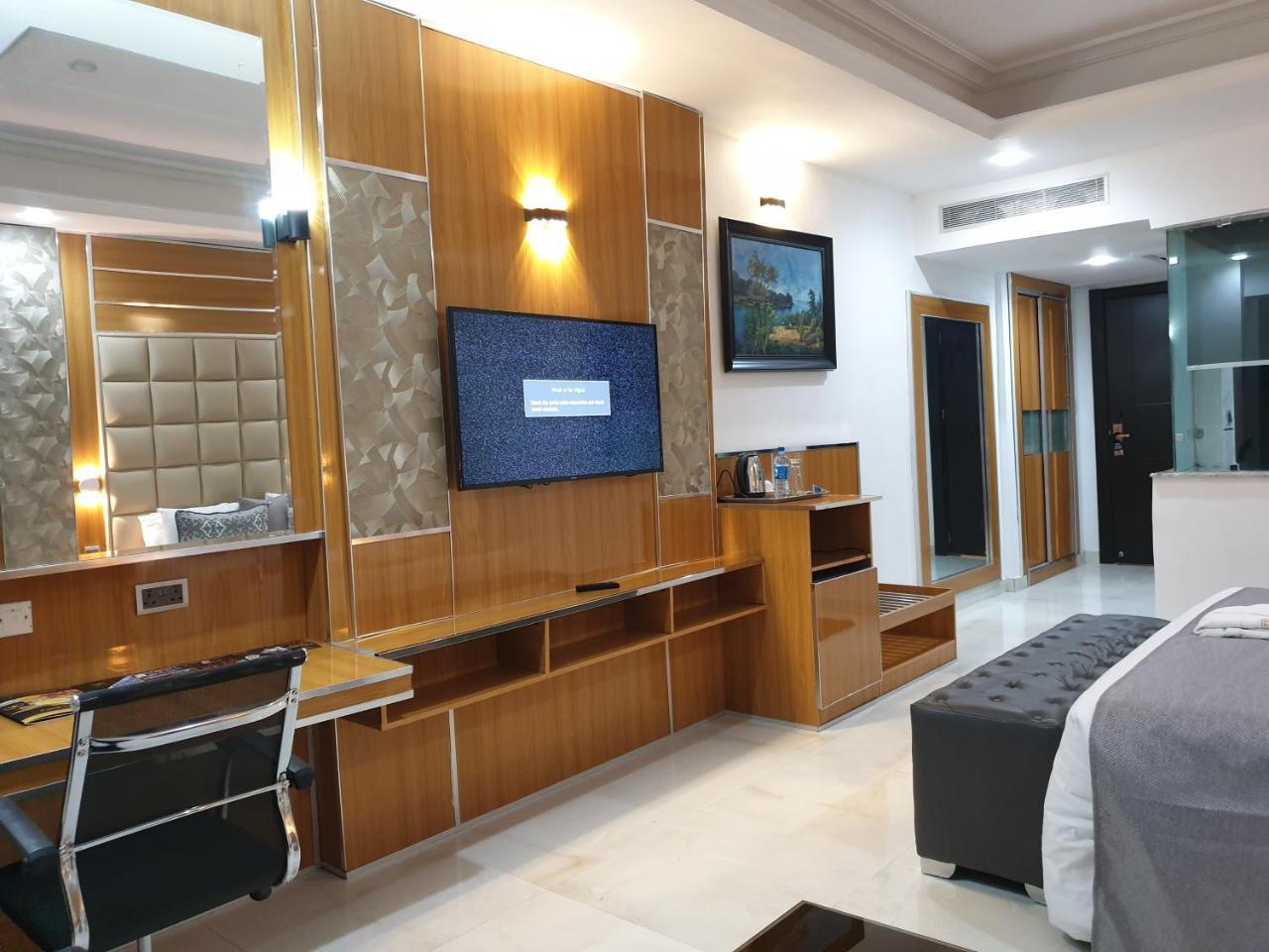 Caesar'S Luxury Hotel Леккі Екстер'єр фото