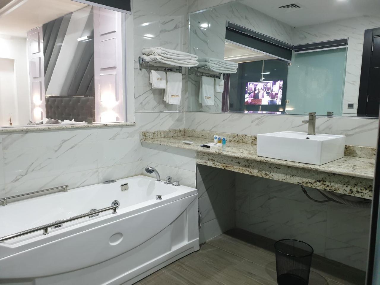 Caesar'S Luxury Hotel Леккі Екстер'єр фото