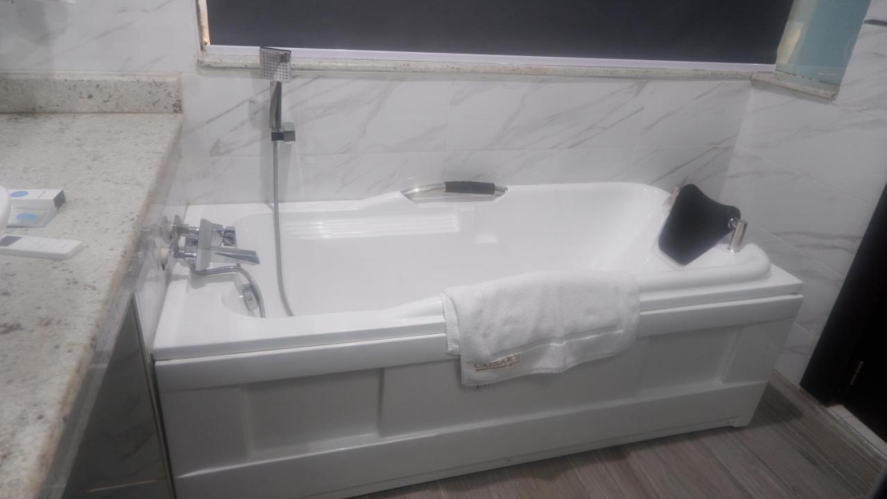 Caesar'S Luxury Hotel Леккі Екстер'єр фото